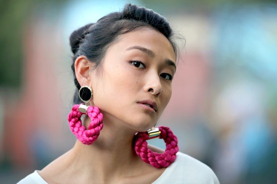 meredith wendell rope ropey earrings magenta