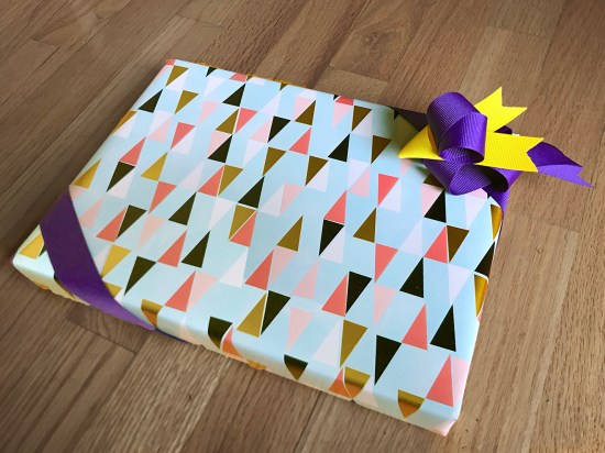 grosgrain-ribbon-bird-on-gift-creative-wrapping-ideas-ribbonesia